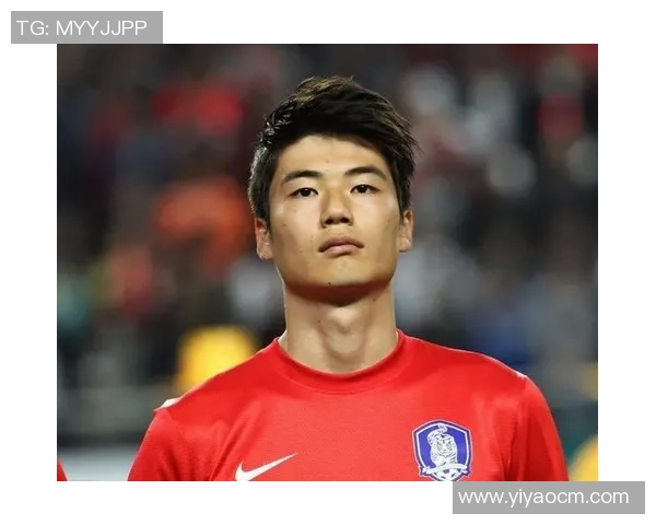 当红足球球星乔装成白发老人体验街头踢球后的温情瞬间