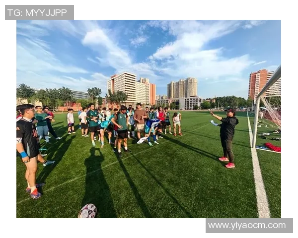 球星绿茵赛场驰骋瞬间展现激情与力量足球魅力尽情释放 球星绿茵赛场驰骋瞬间展现激情与力量足球魅力尽情释放